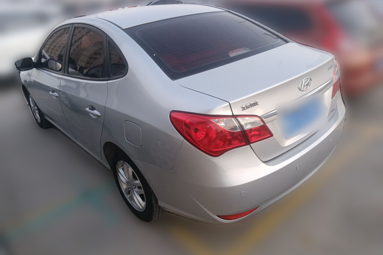 现代 悦动 2011款 1.6L 自动舒适型车身外观5