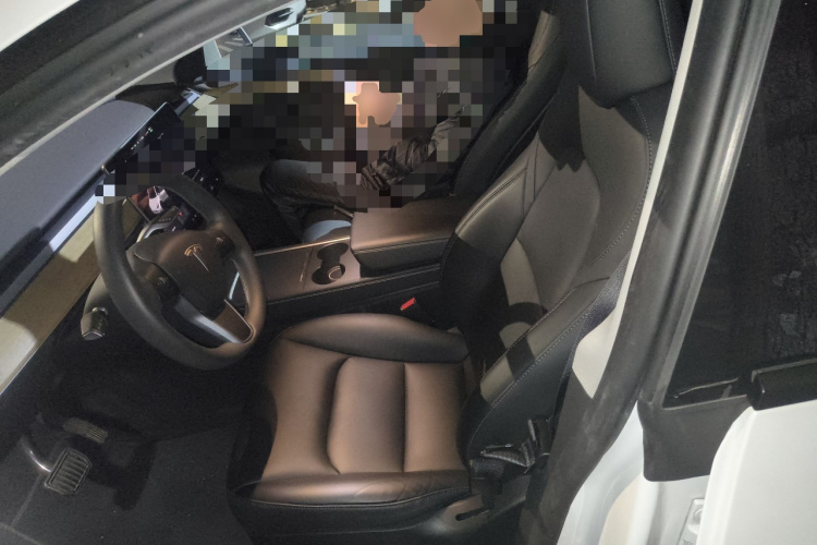 特斯拉 Model Y 2022款 改款 后轮驱动版中控内饰19