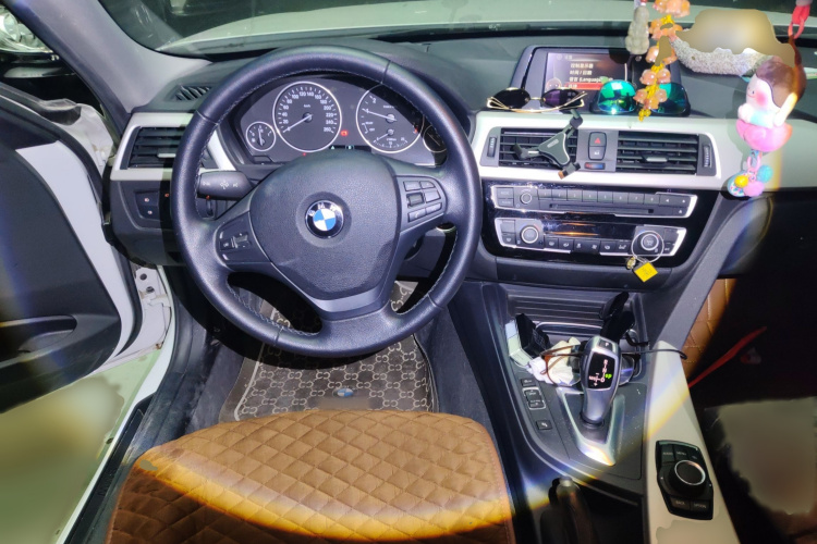 宝马3系 2016款 316i 时尚型局部细节13