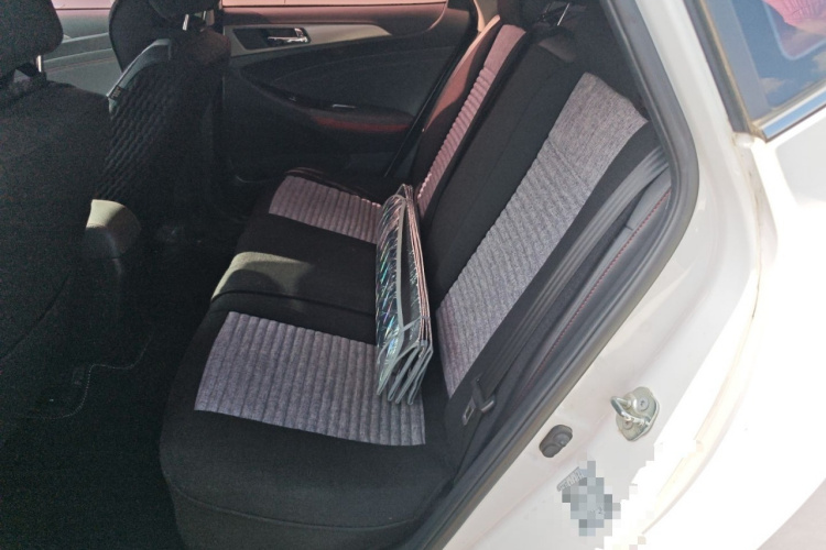 长安 逸动 2016款 XT 1.6L 自动俊酷型中控内饰7004