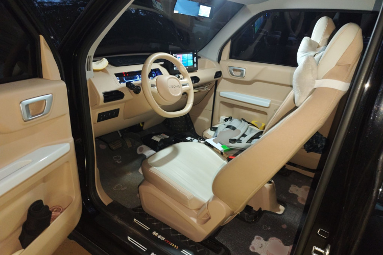 吉利银河 2024款 200km 熊猫卡丁中控内饰19