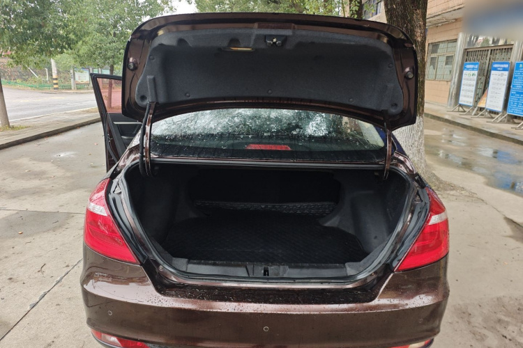 吉利汽车 帝豪 2017款 三厢百万款 1.5L CVT向上版机舱底盘23