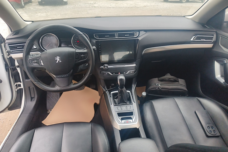 标致408 2014款 1.8L 自动豪华版中控内饰12