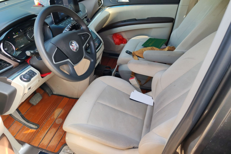 别克GL8 2021款 陆上公务舱 652T 舒适型中控内饰19