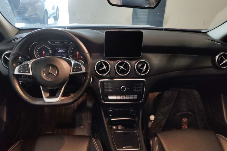 奔驰GLA 2019款 GLA 200 时尚型中控内饰12