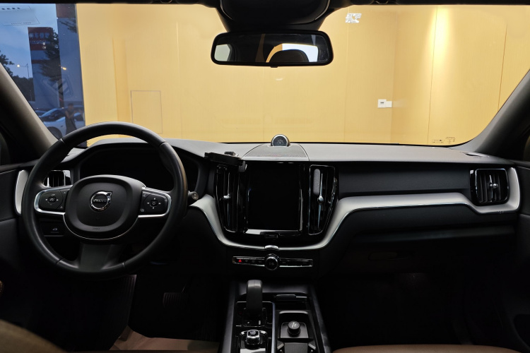 沃尔沃XC60 2022款 B5 四驱智逸豪华版中控内饰7004