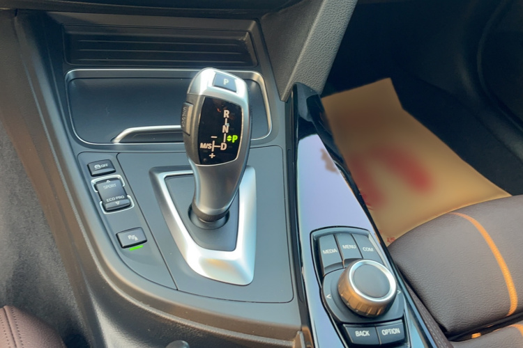 宝马3系 2018款 320Li 时尚型局部细节9011