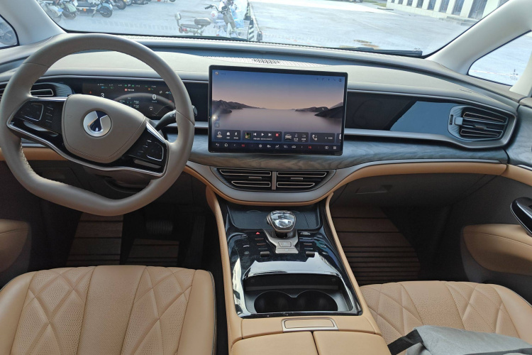 腾势D9 2022款 DM-i 945 豪华型中控内饰12