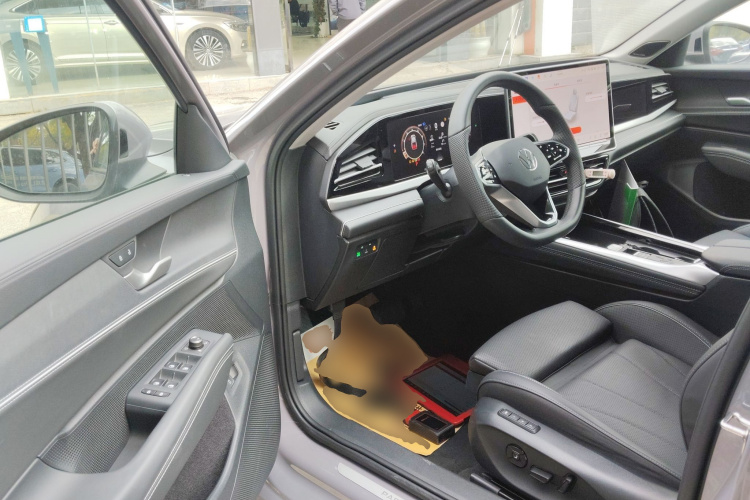 大众 帕萨特 2025款 Pro 380TSI 龙尊版中控内饰20