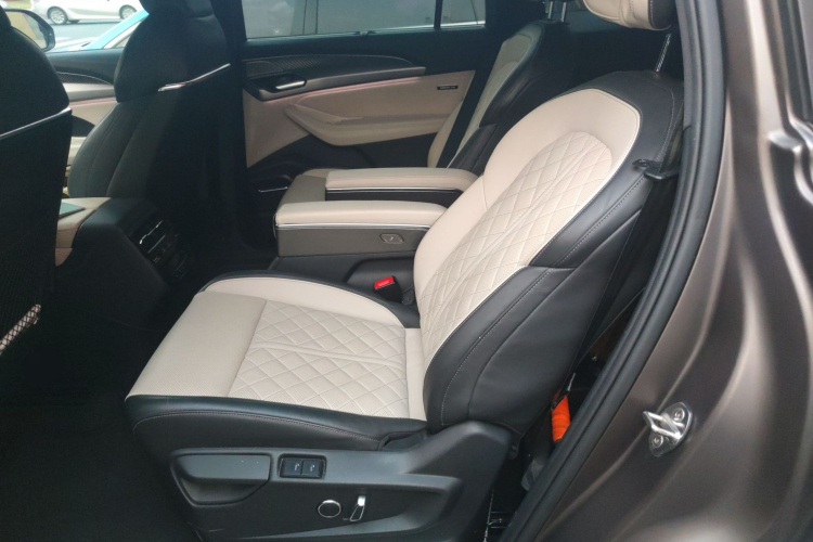 奥迪Q6 2023款 50 TFSI quattro 凌云版 edition one中控内饰21