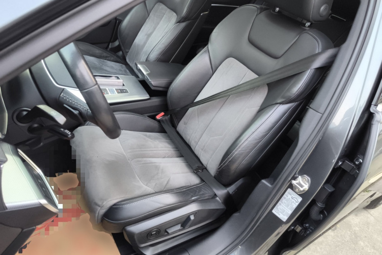 奥迪A6L 2019款 40 TFSI 豪华动感型中控内饰19