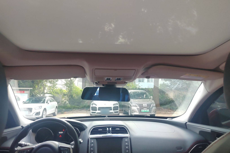 捷豹XE 2015款 2.0T 200PS R-Sport局部细节22