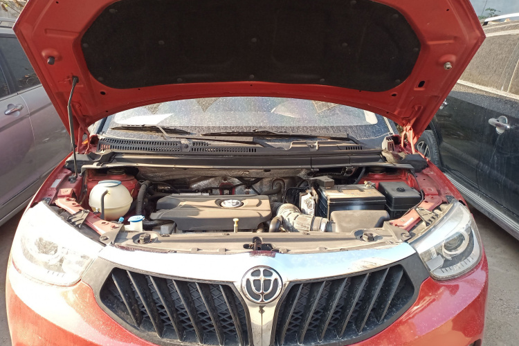 中华V3 2016款 1.5T 自动旗舰型机舱底盘24