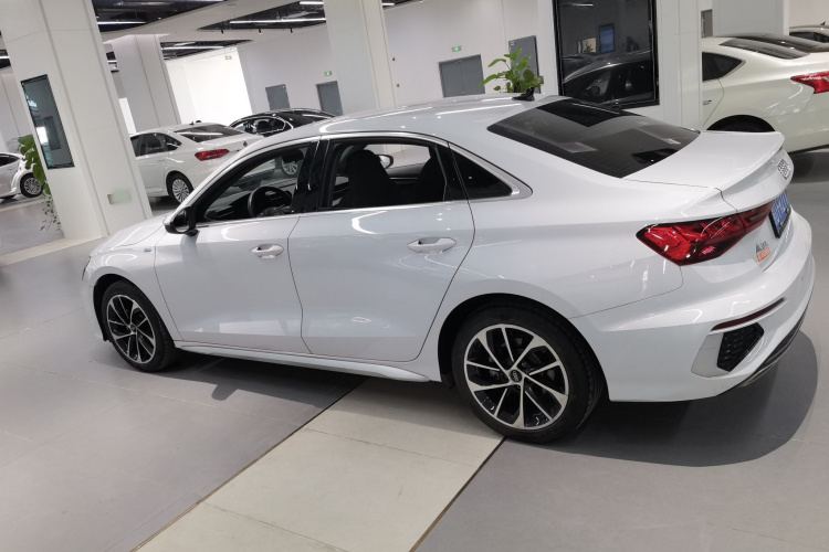 奥迪A3 2022款 A3L Limousine 35 TFSI 进取运动型车身外观4