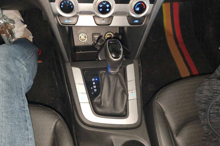 现代 领动 2020款 1.5L CVT智炫·精英型局部细节18