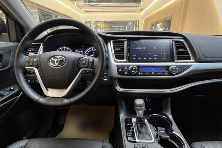 丰田 汉兰达 2021款 2.0T 四驱豪华版 7座中控内饰7012