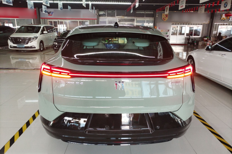 别克E4 2023款 GS版车身外观6