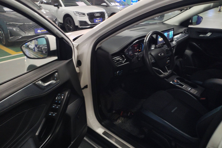 福特 福克斯 2021款 猎装版 EcoBoost 180 自动猎潮型中控内饰7003