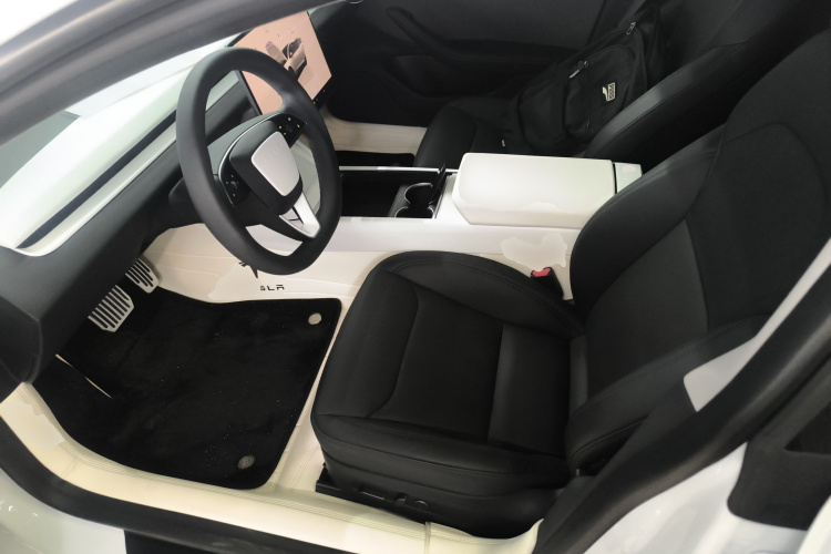 特斯拉 Model 3 2023款 后轮驱动版中控内饰19