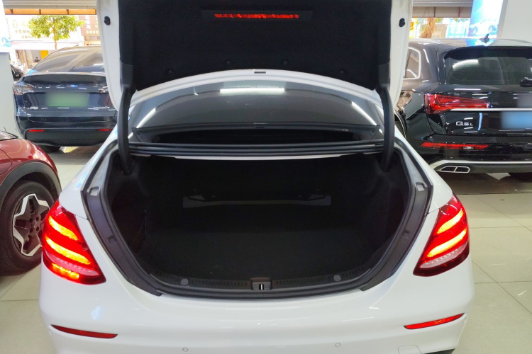 奔驰E级(进口) 2020款 改款 E 260 运动版局部细节23