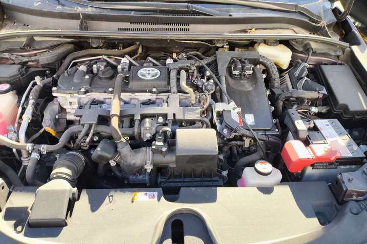 丰田 雷凌 2019款 双擎 1.8H E-CVT运动版 国VI机舱底盘24