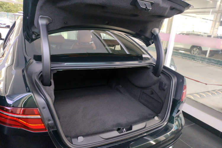 捷豹XEL 2022款 2.0T 250PS R-DYNAMIC S进取运动版局部细节23