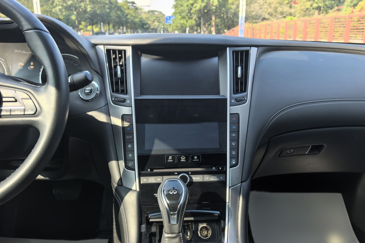 英菲尼迪Q50L 2018款 2.0T 逸享版 国VI中控内饰7008