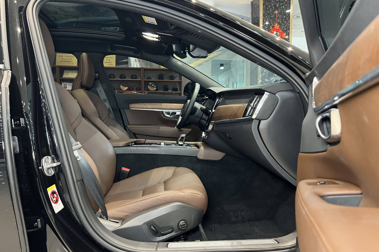 沃尔沃S90 2025款 B5 智逸豪华版中控内饰7008