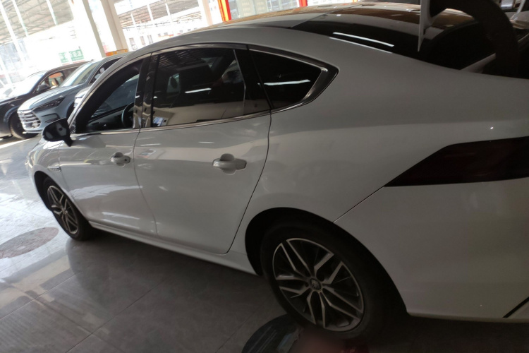 比亚迪 秦PLUS 2023款 冠军版 EV 420KM超越型车身外观4