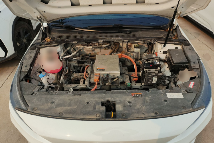 吉利几何A 2024款 410KM 出行版机舱底盘24