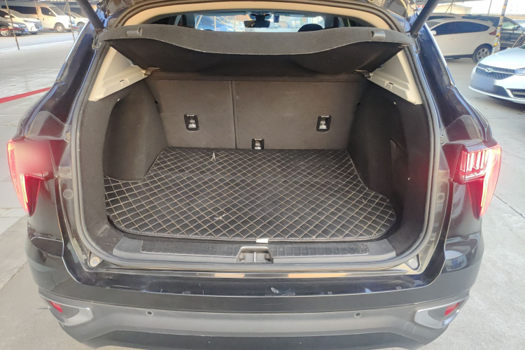 领克01 2017款 2.0T 两驱型Pro版机舱底盘23