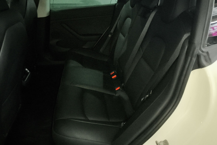 特斯拉 Model 3 2022款 后轮驱动版中控内饰21