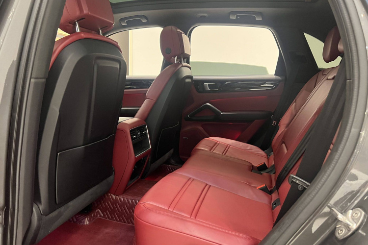 保时捷 Cayenne新能源 2022款 Cayenne E-Hybrid 2.0T 铂金版中控内饰7005