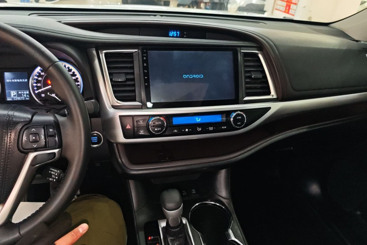 丰田 汉兰达 2017款 2.0T 四驱豪华版 7座中控内饰7002