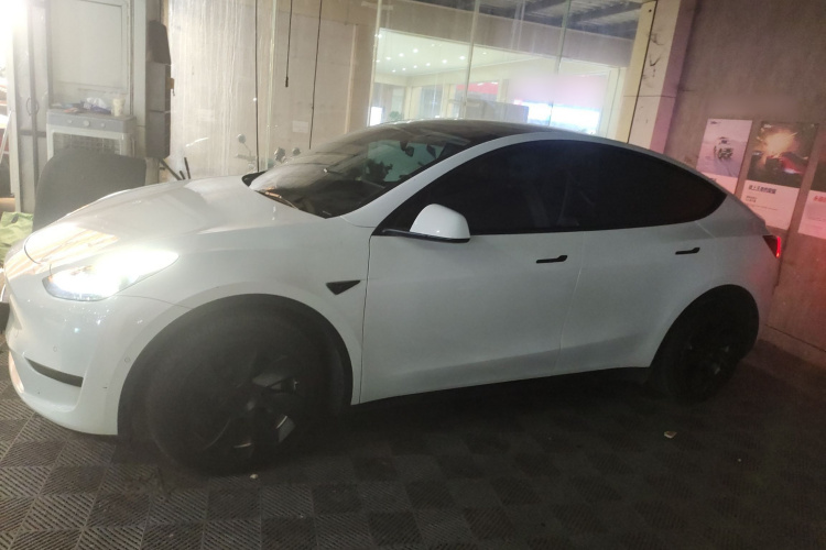 特斯拉 Model Y 2022款 改款 后轮驱动版车身外观6003