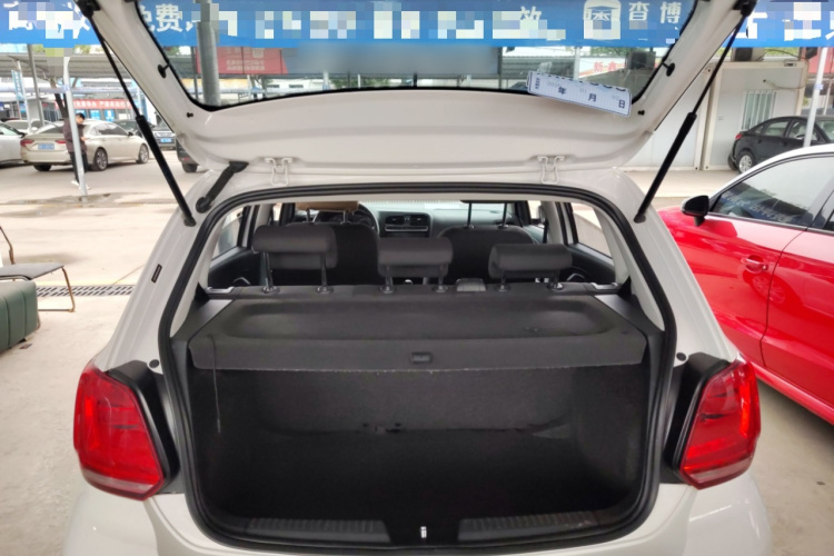 大众 Polo 2016款 1.4L 手动风尚型机舱底盘23