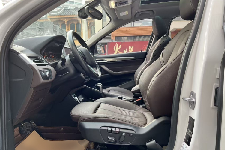 宝马X1 2018款 sDrive18Li 尊享型中控内饰19