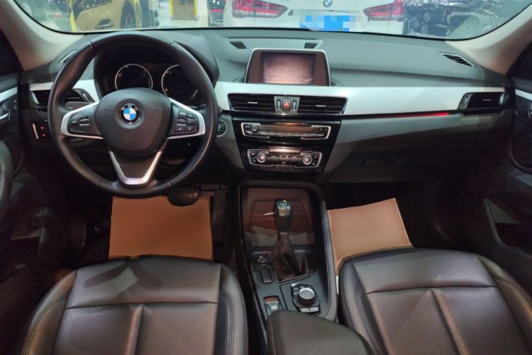 宝马X1 2019款 sDrive18Li 时尚型中控内饰12