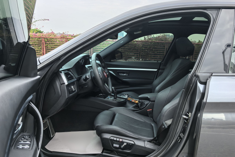 宝马3系GT 2019款 320i M运动套装中控内饰7002