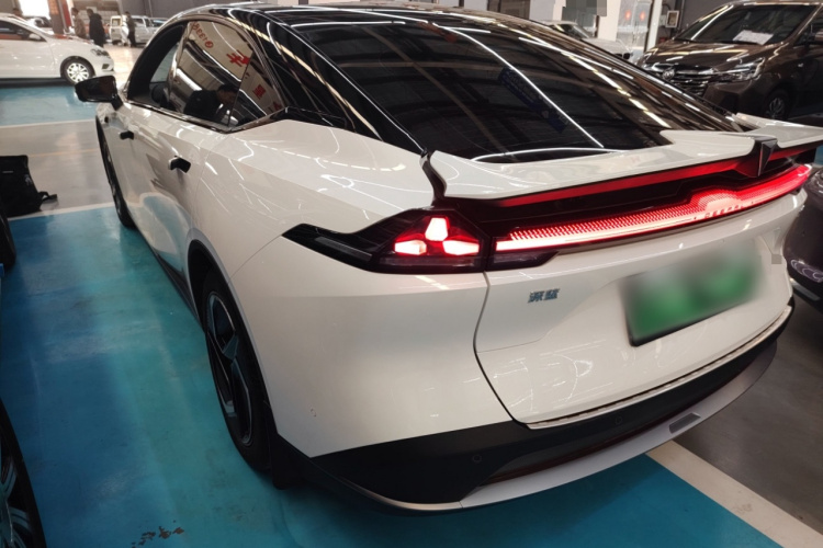 深蓝汽车 深蓝L07 2024款 530Max纯电版车身外观4