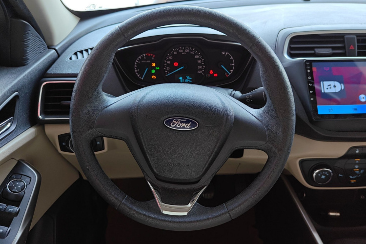 福特 福睿斯 2015款 1.5L 手动舒适型局部细节13