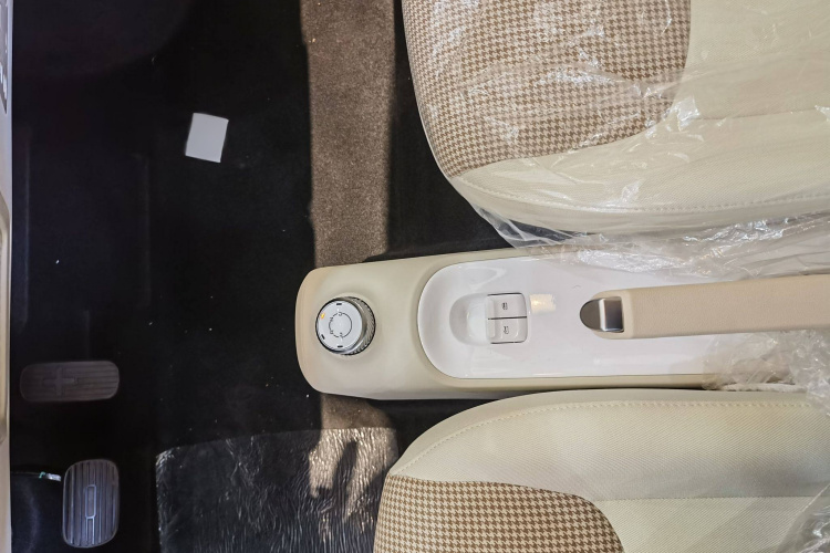 五菱汽车 宏光MINIEV 2024款 第三代 215km 青春版中控内饰7004