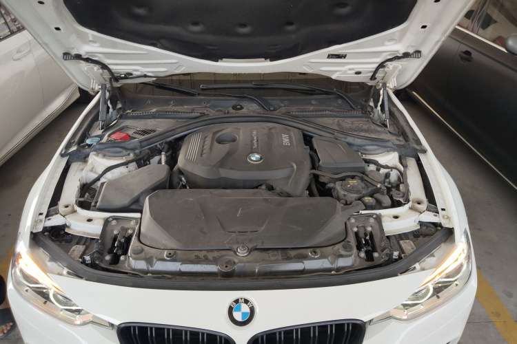 宝马3系 2019款 320Li M运动套装机舱底盘24