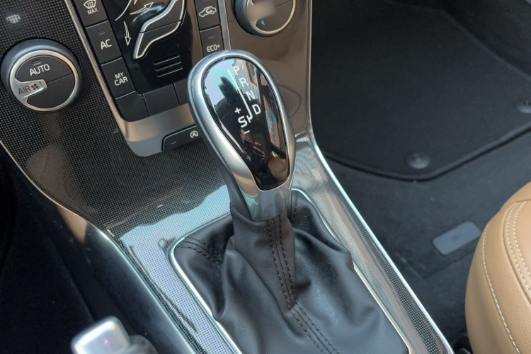 沃尔沃V40 2017款 T3 智逸版局部细节18