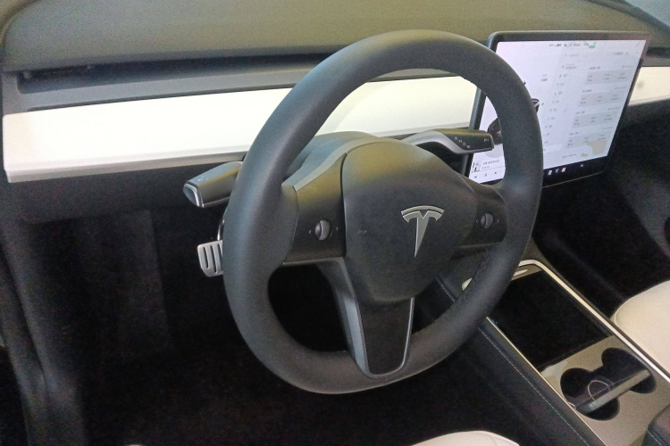 特斯拉 Model Y 2022款 Performance高性能全轮驱动版中控内饰7002