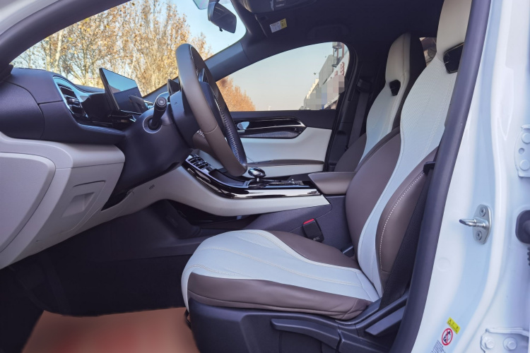 比亚迪 秦PLUS 2024款 荣耀版 DM-i 55KM领先型中控内饰7004