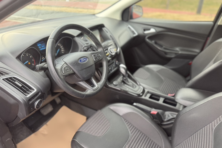 福特 福克斯 2017款 三厢 1.6L 自动风尚型智行版中控内饰7002