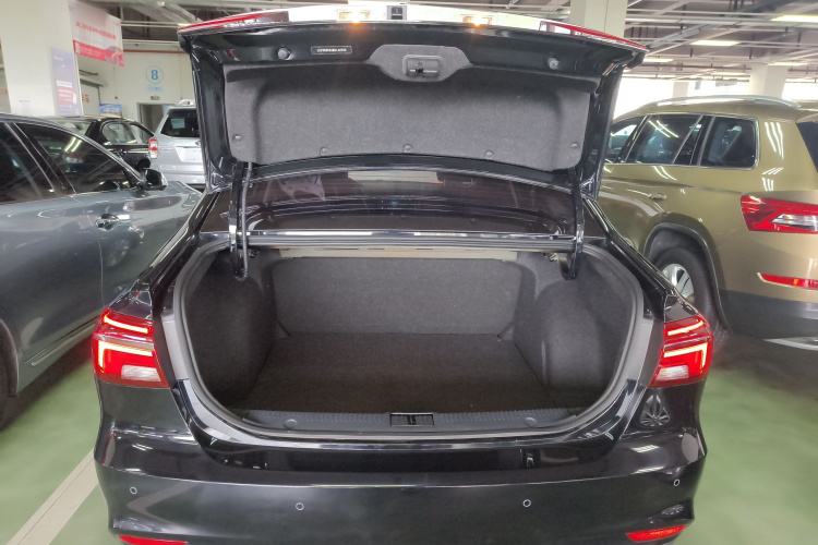 荣威i6 2017款 20T 手动豪华版机舱底盘23