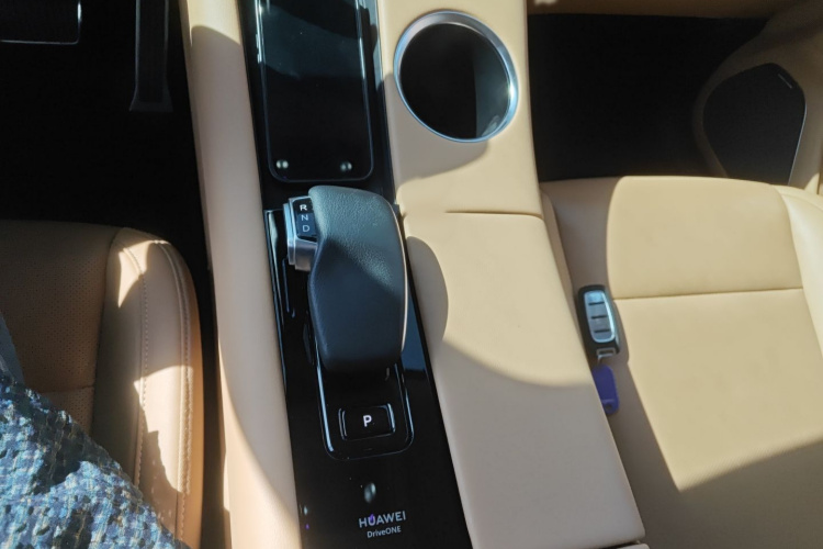 鸿蒙智行 问界M5 2022款 增程四驱旗舰版局部细节18