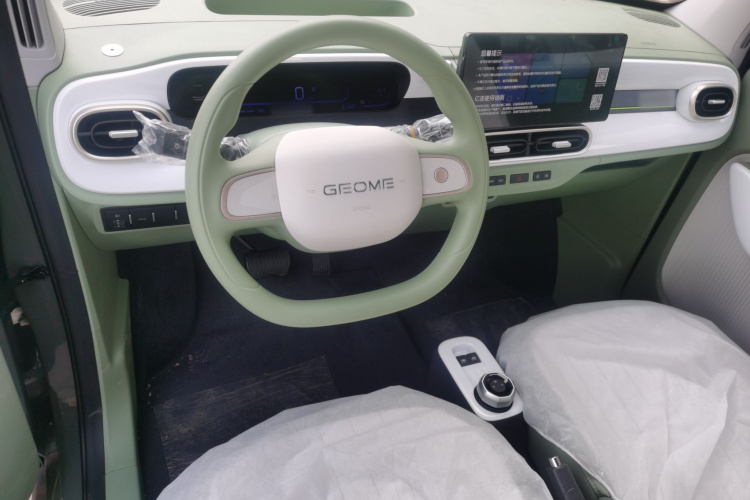 吉利银河 2025款 210km 熊猫骑士中控内饰13